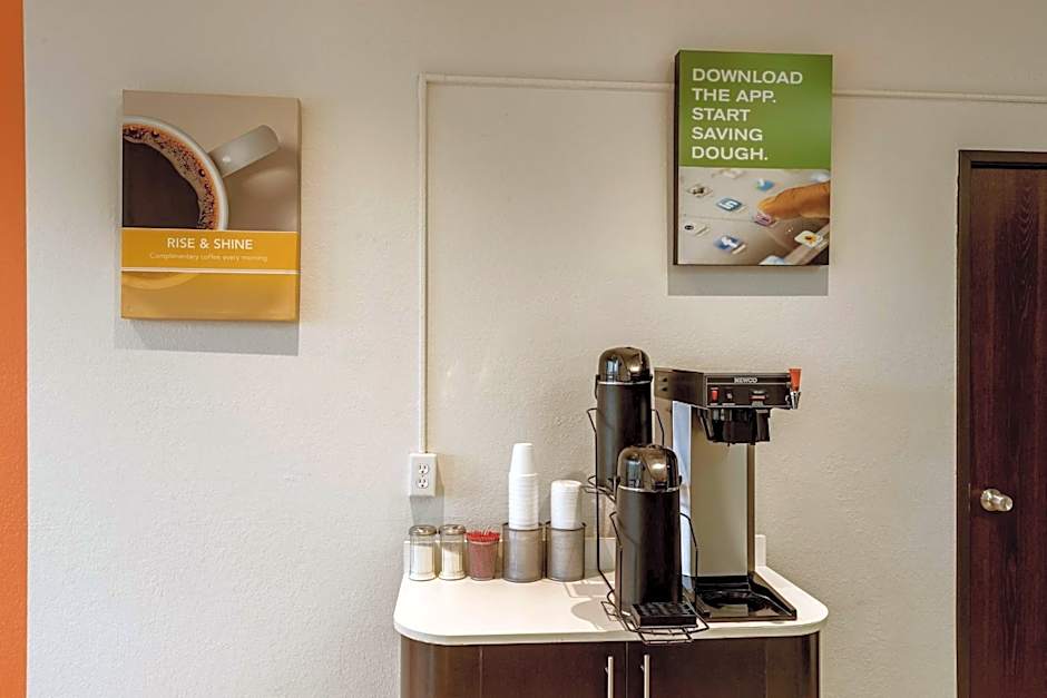 Motel 6-Albert Lea, MN