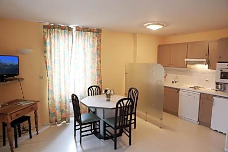 Apartment with Two Single Beds - Non-Smoking