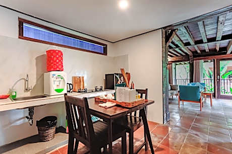 Family Room with Garden View