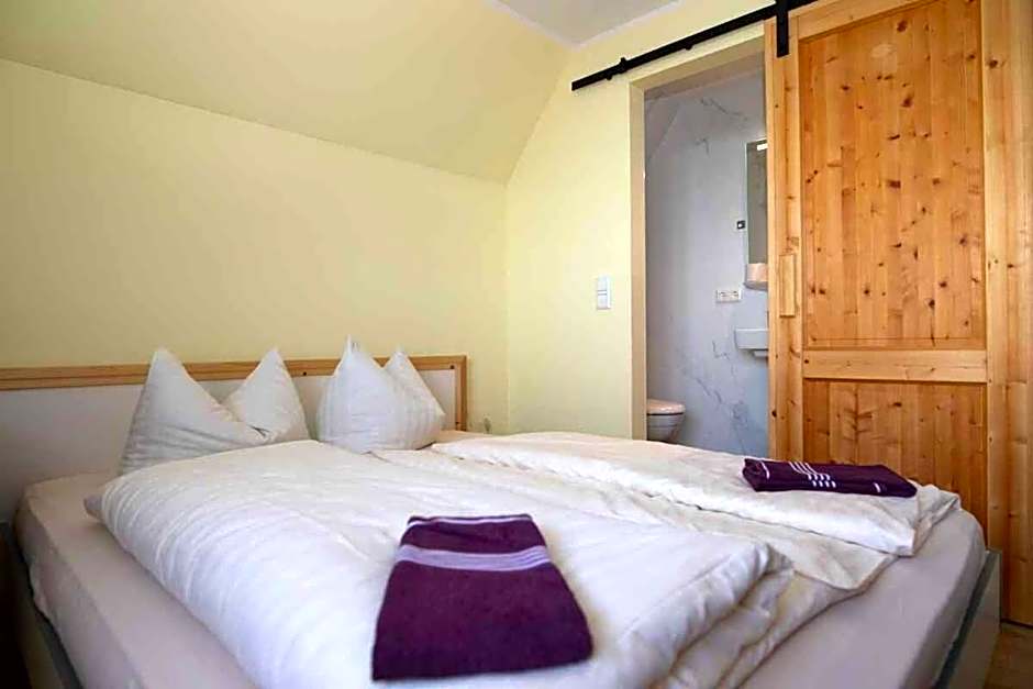 Foto 1 dari 9 — Single Bed in Dormitory Room