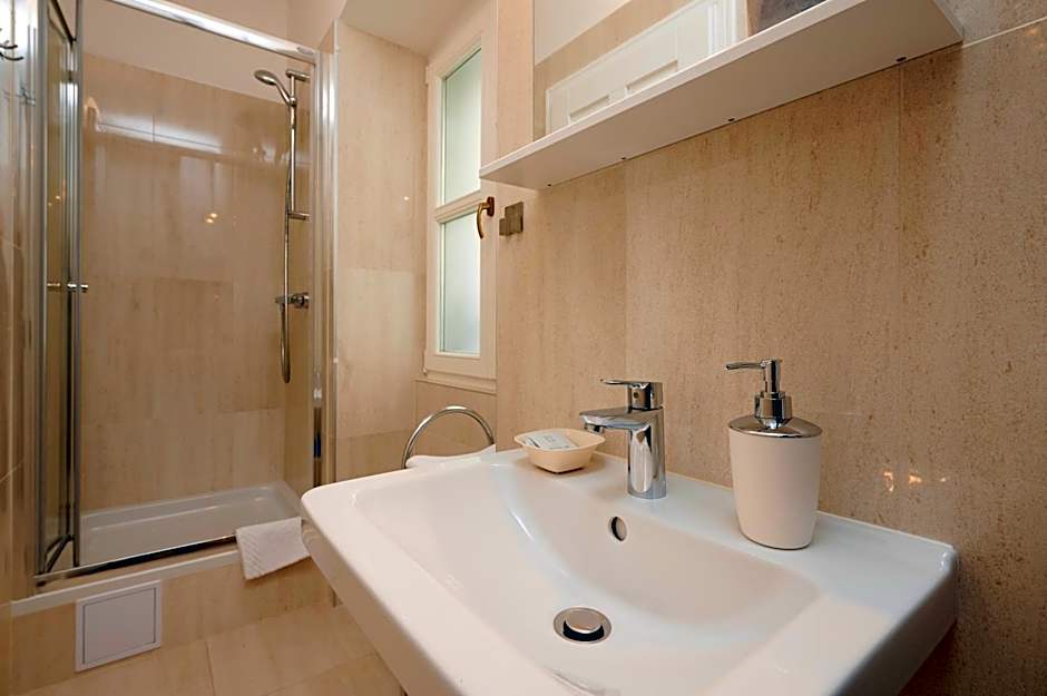 Palace Central Square