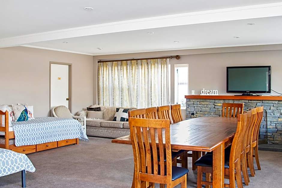 Maxwell's Guest House and Tiny Home