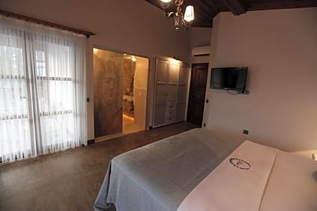 King Suite with Spa Bath