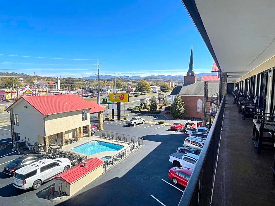 Super 8 by Wyndham Pigeon Forge Downtown