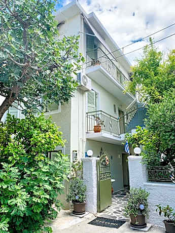 Costas Rooms