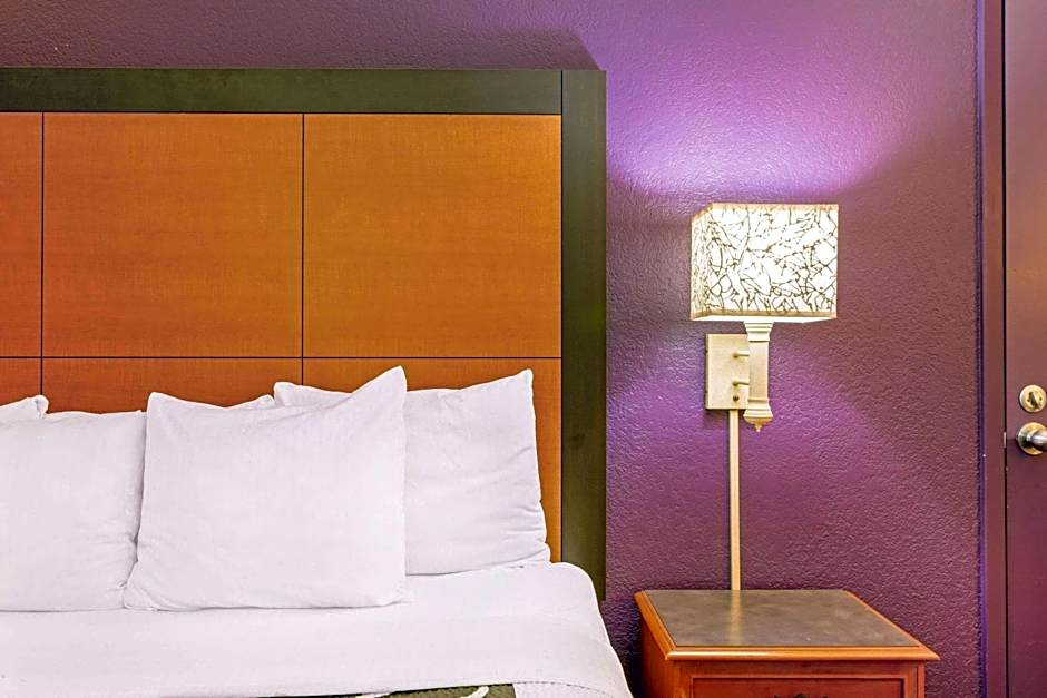 La Quinta Inn & Suites by Wyndham And Conference Center San Angelo