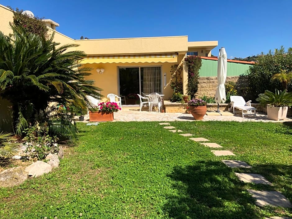 Villa C3 Arthur Rimbaub chambre d¿hôte piscine proche mer plage 600m
