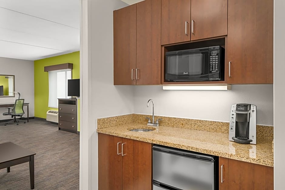 Holiday Inn Express & Suites Wilmington-Newark