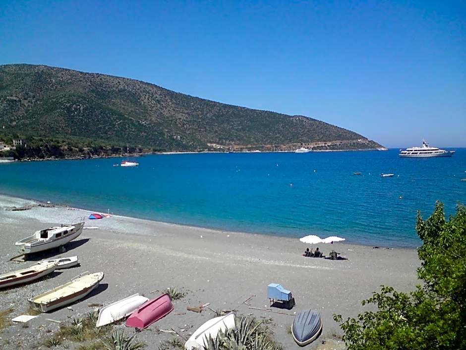 Hotel PARALIAKO Kyparissi