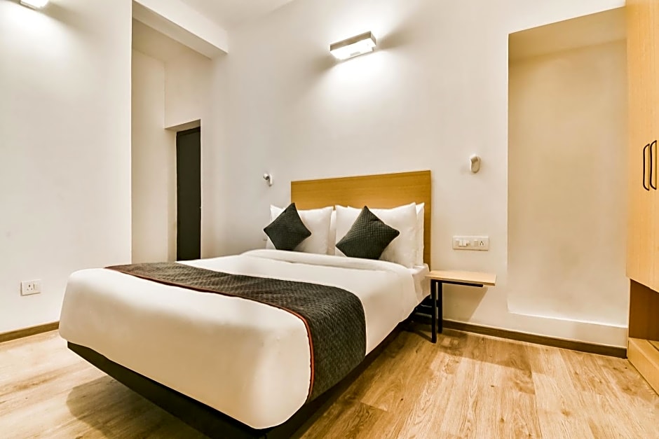 OYO Townhouse 182 Menka