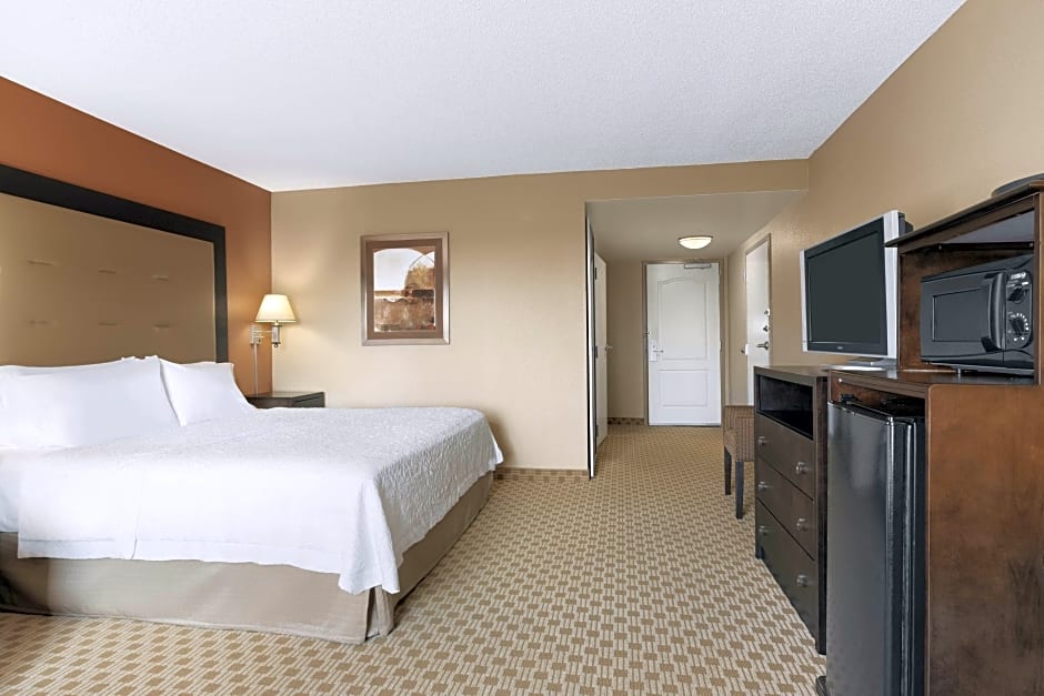 Photo 1 of 5 of 2 Queen Beds, Hearing/Mobility Accessible, Bathtub