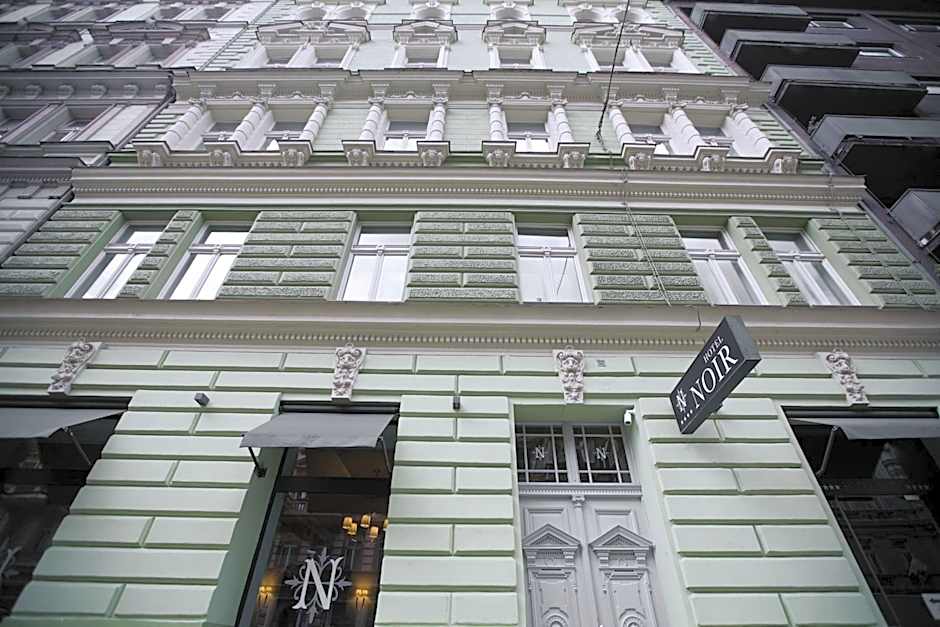 Hotel Noir