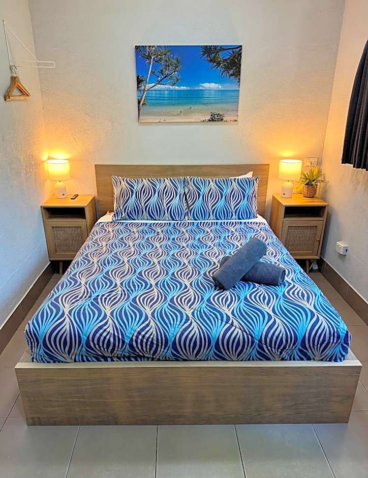 Photo 1 of 3 of 1 Queen Bed