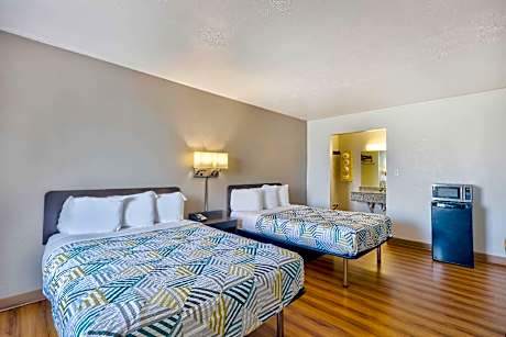 2 Full Beds | Suite, Non-Smoking, Kitchen
