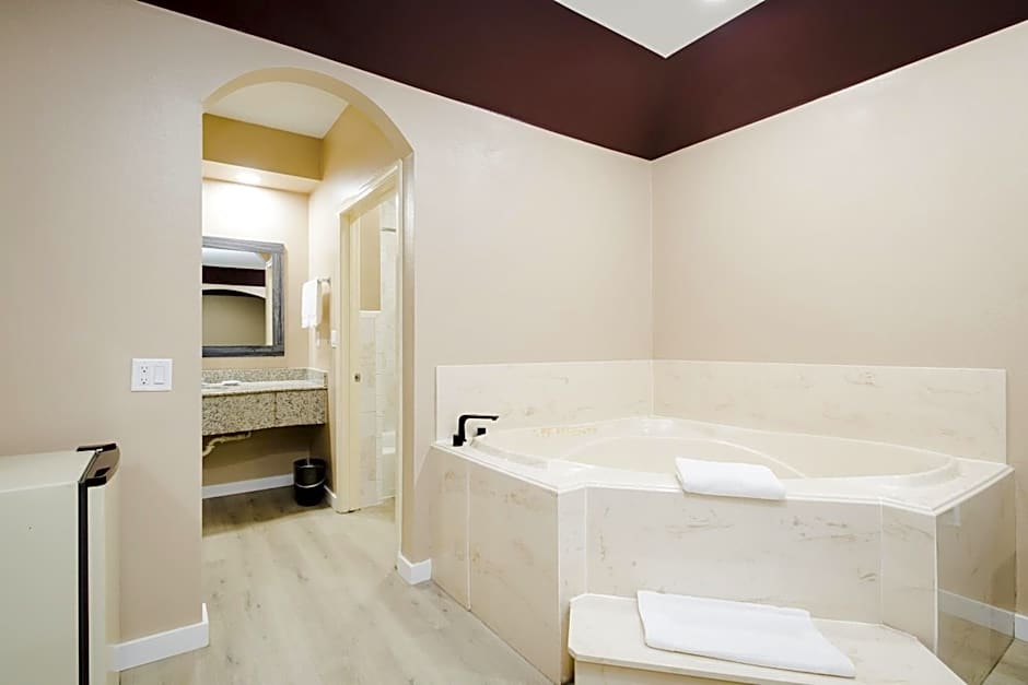 Sapphire Inn & Suites