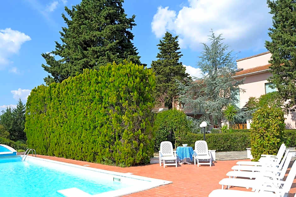 Appartamento con piscina e tennis