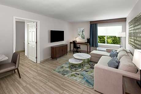 Family King Suite - Non-Smoking