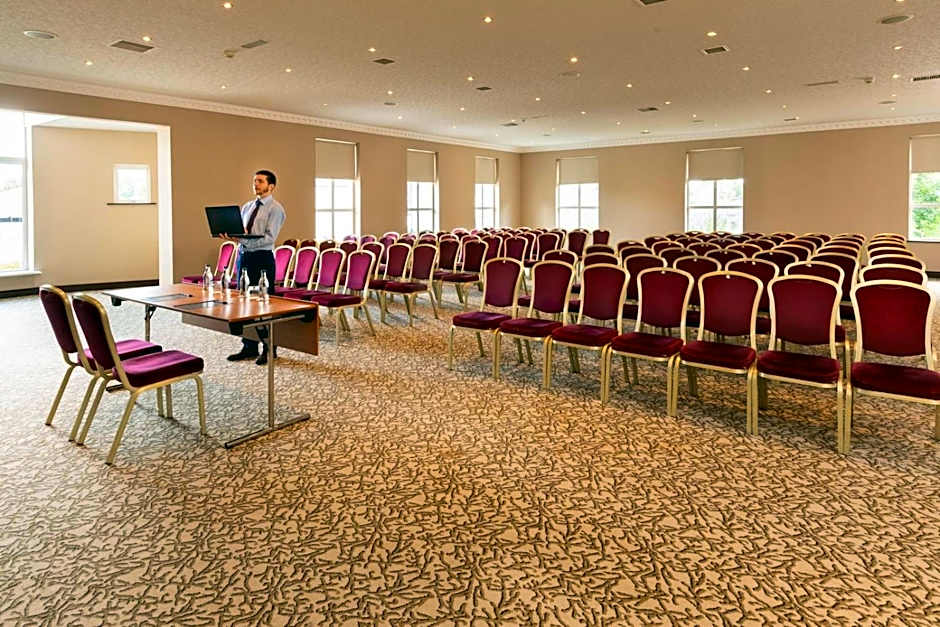 Seven Oaks Hotel