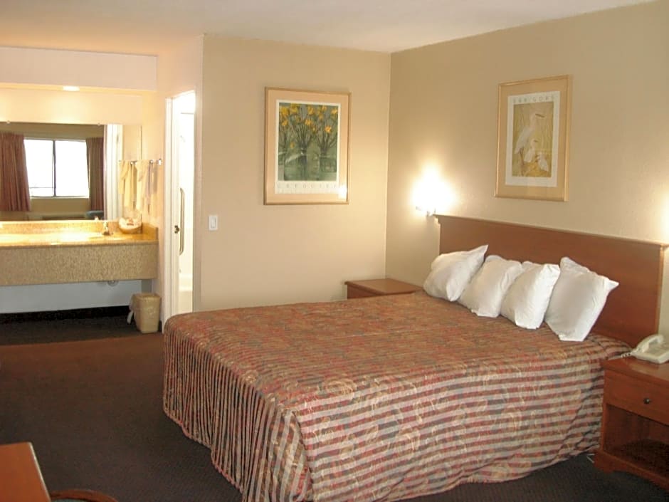 Bakersfield Inn & Suites