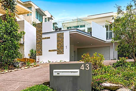 Beachside Family Home, Sunrise Beach