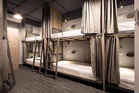 Bunk Bed in Mixed Dormitory Room