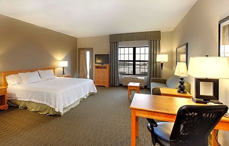 King Room with Bath Tub - Mobility/Hearing Accessible - Non-Smoking