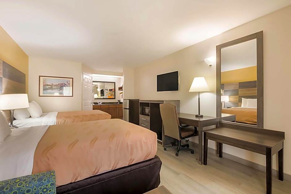 Quality Inn & Suites Greensboro near Lake Oconee