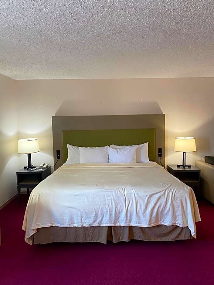 Pictured Rocks Inn and Suites