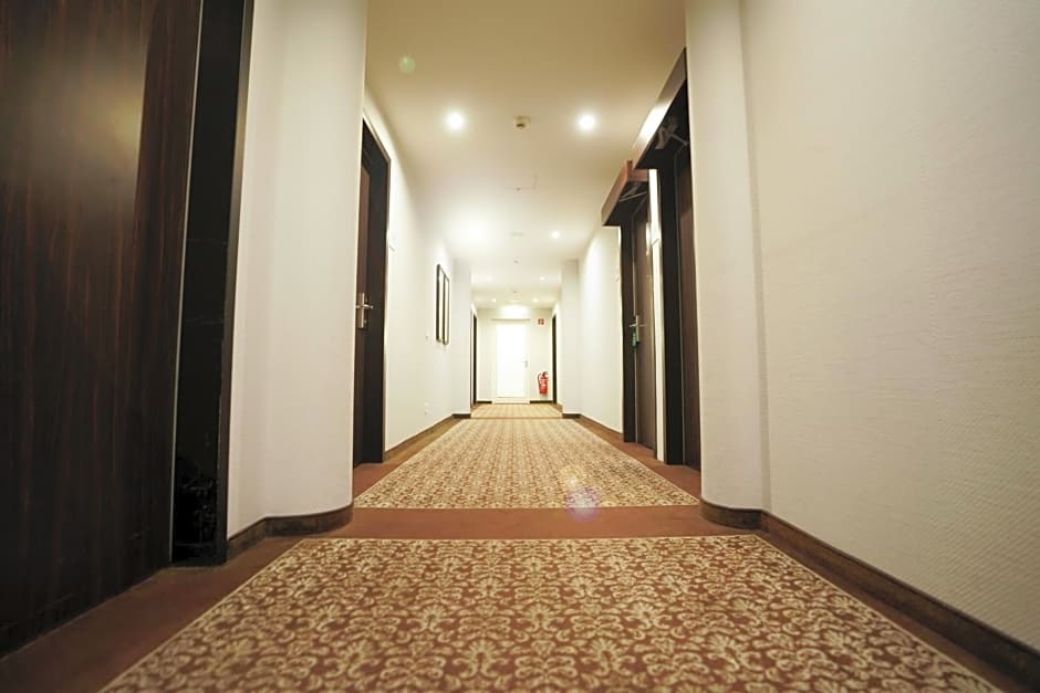 The Atrium Hotel