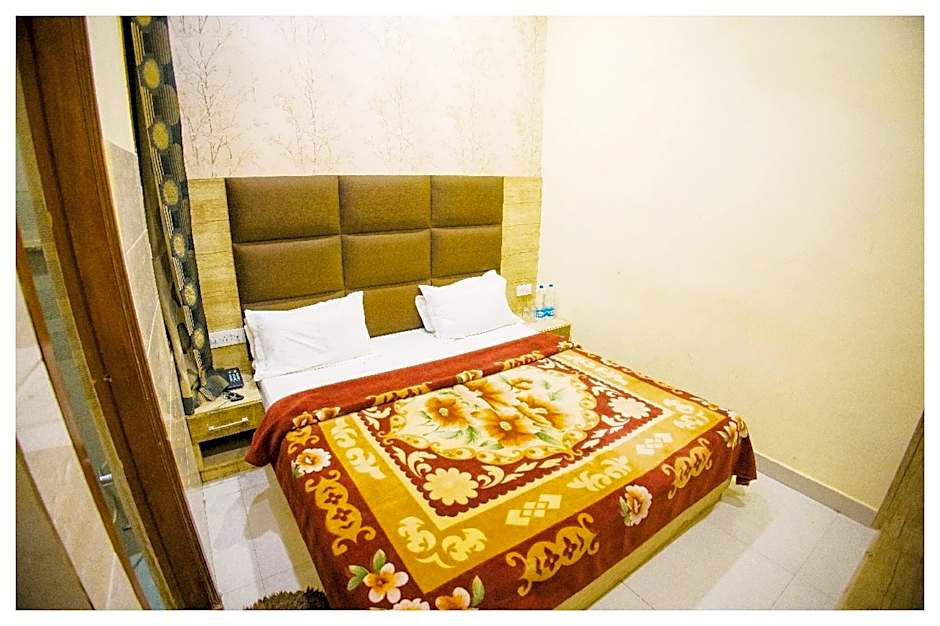 Goroomgo Shree Krishna Hotels Amritsar