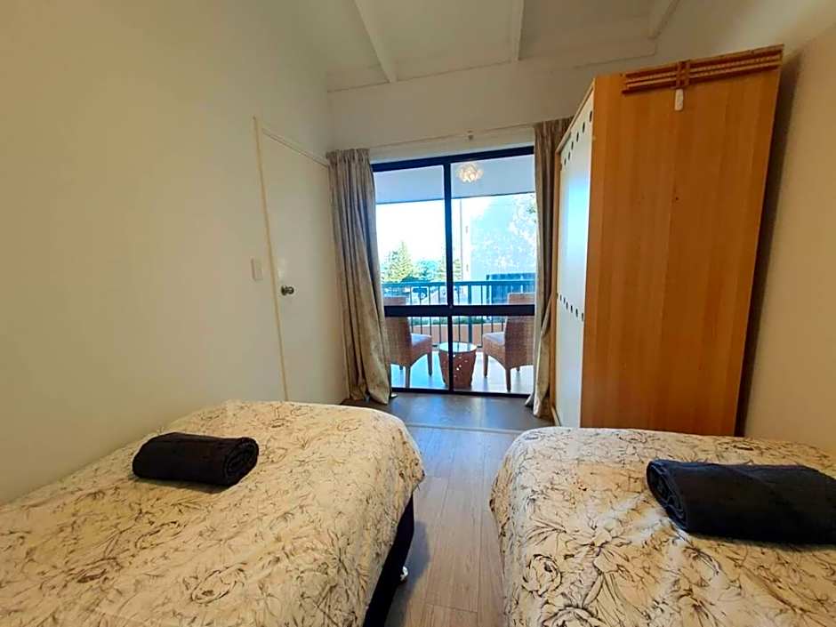 Coastal Salty Air 2bedrm 2bath W Ocean Views!