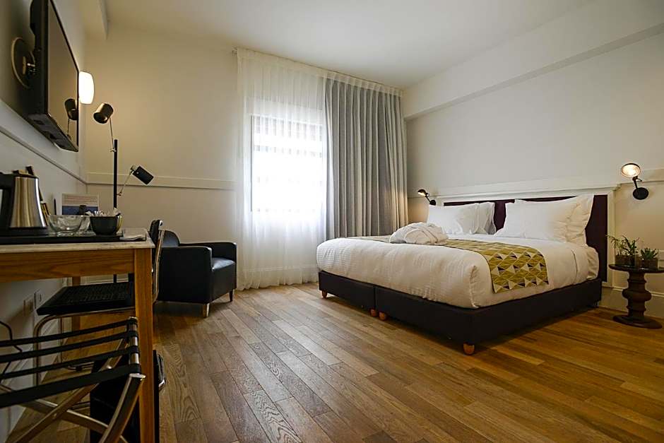 Lily & Bloom Boutique Hotel