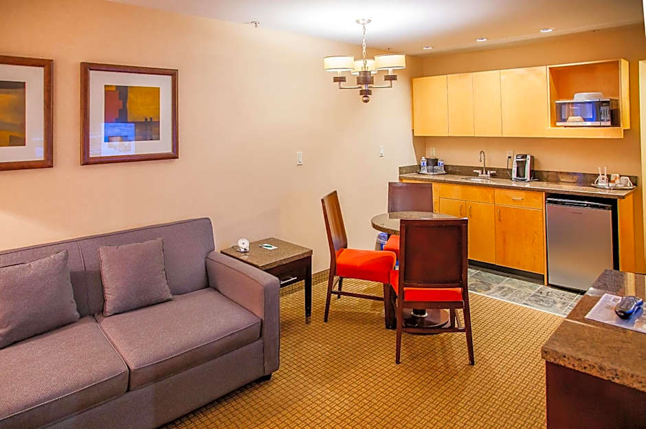 iHOTEL & Conference Centre Red Deer