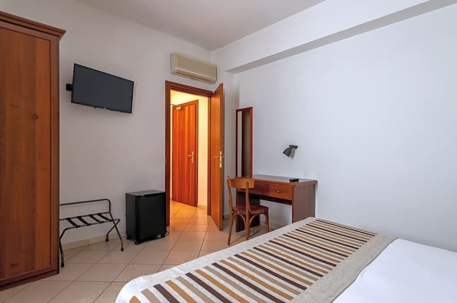 Hotel Mantegna Stazione, MantegnaHotels