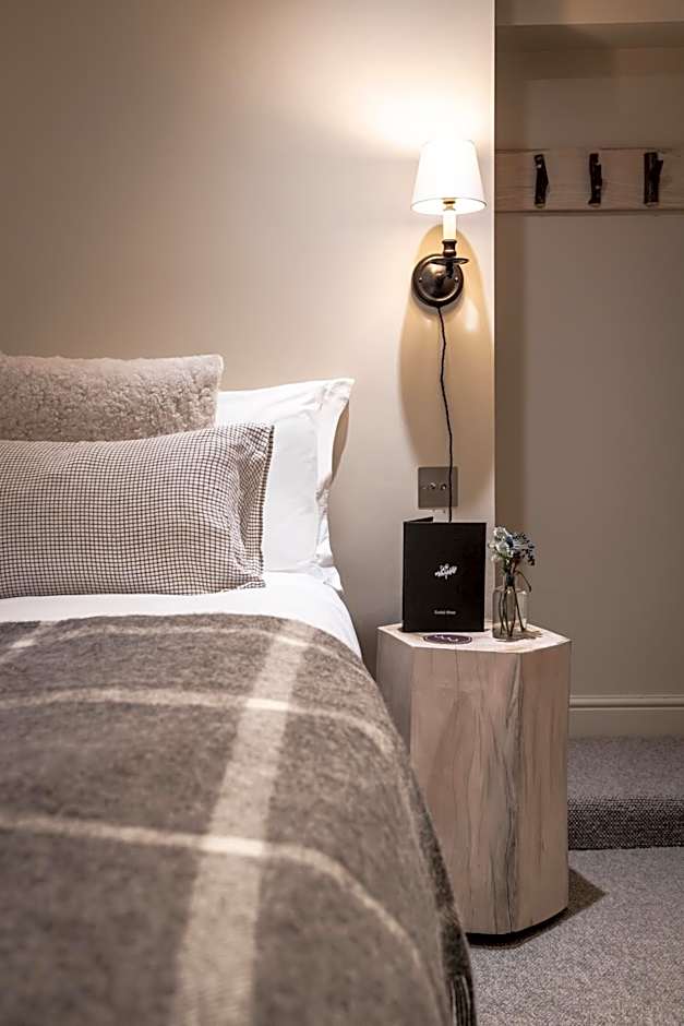 The Three Horseshoes