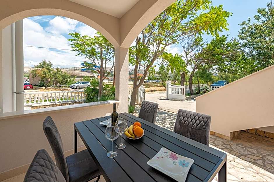 Apartmani Curic beachfront by Pag tours