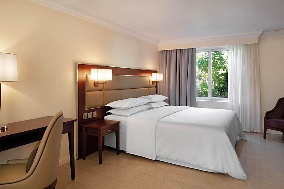 Sheraton Samoa Aggie Grey's Hotel & Bungalows