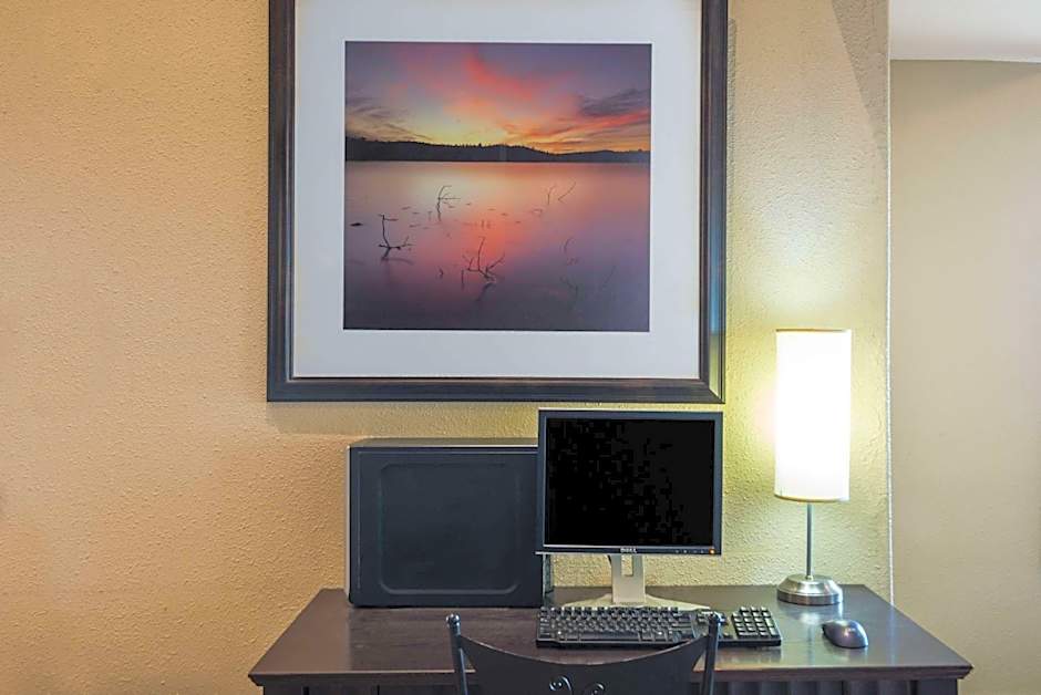 Super 8 by Wyndham Windsor NS