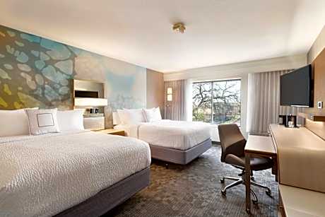 Queen Room with Two Queen Beds and Bathtub - Mobility Access