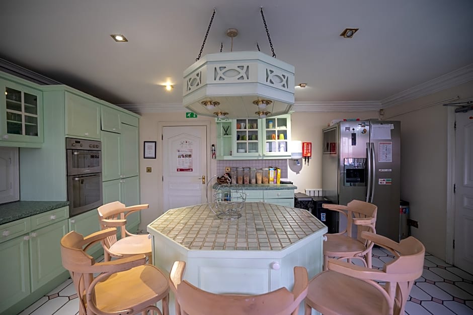 Oakcroft Guest House Manchester Airport