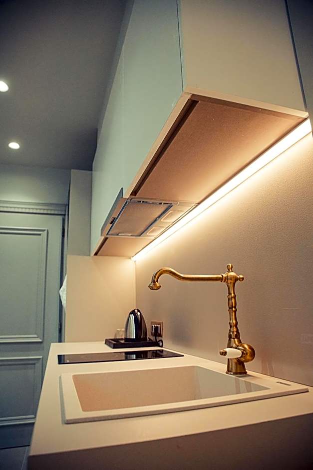 IO Luxury Pool & Hot Tub Suites