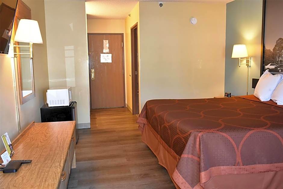 Super 8 by Wyndham Carthage