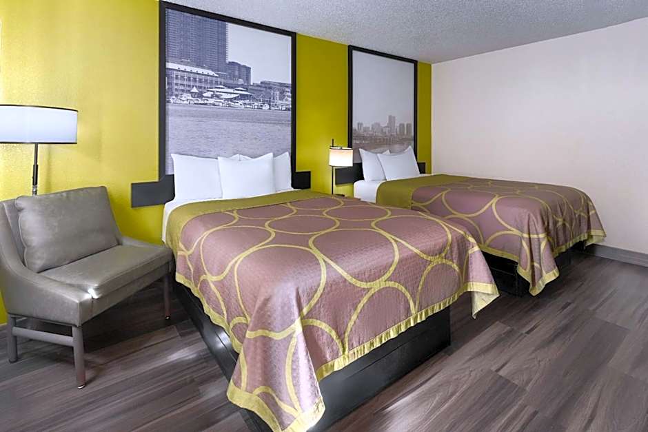 Super 8 by Wyndham South Boston VA