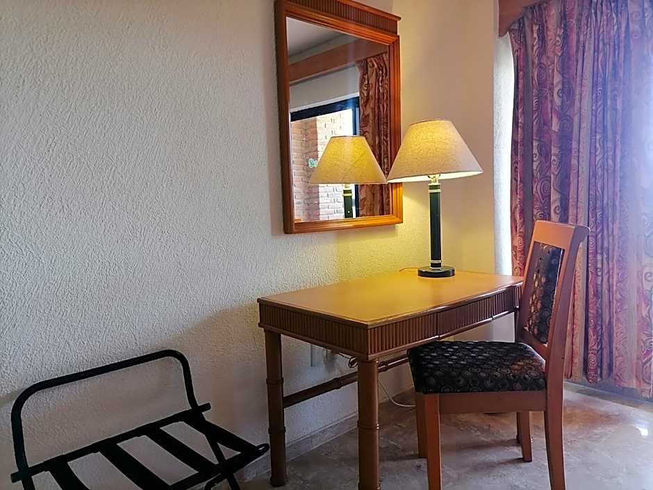 Photo 1 of 7 of Standard, Avenue View