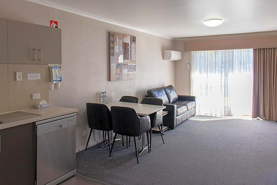 Arkana Motor Inn & Terrace Apartments