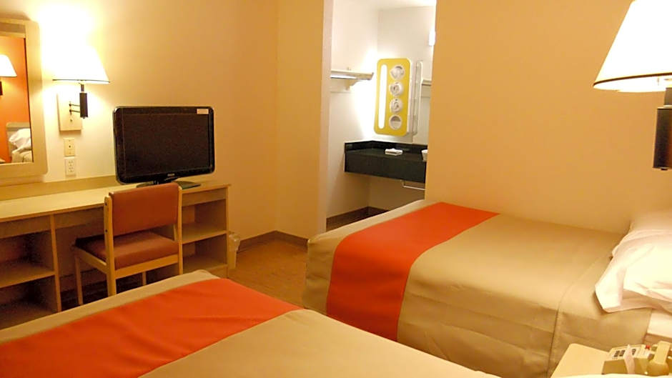 Motel 6-Des Moines, IA - North