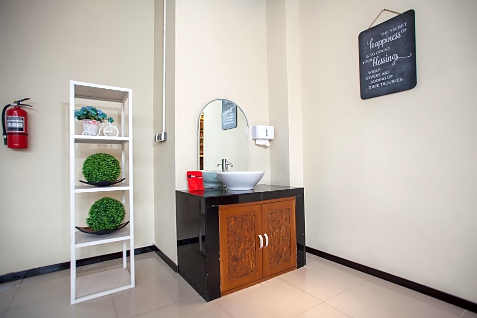 RedDoorz Premium @ Jalan Cengkeh Malang