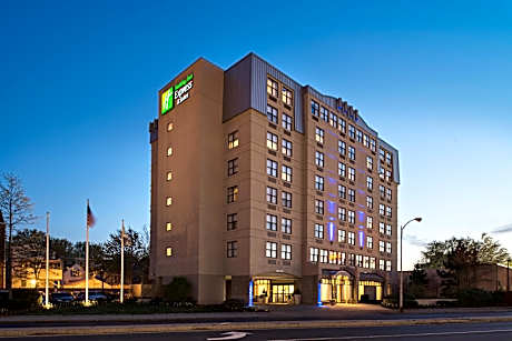Holiday Inn Express & Suites Cambridge by IHG