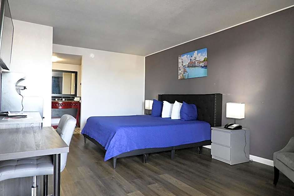 R Nite Star Inn and Suites -Home of the Cowboys & Rangers