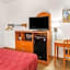 Econo Lodge Inn & Suites